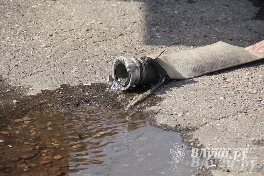 В Великих Луках прошли соревнования пожарных расчетов