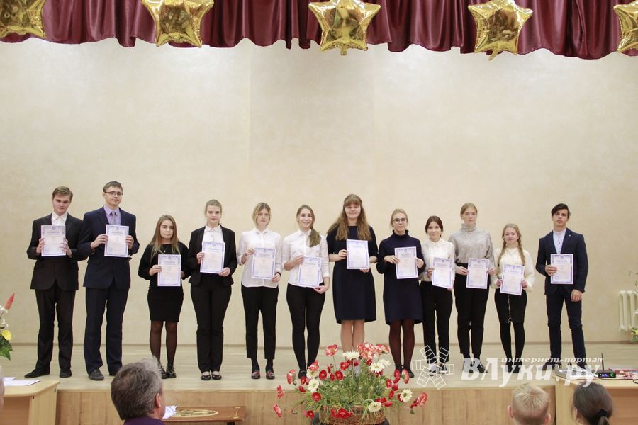 В великолукской школе № 13 чествовали лучших в спорте и учебе (ФОТО)