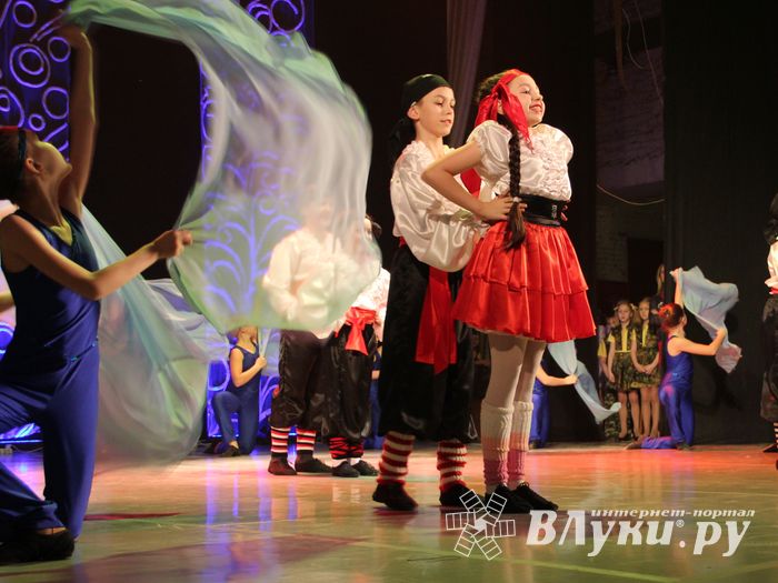 Юные артисты ГДК им. Ленина поздрвили пап с праздником (ФОТО)