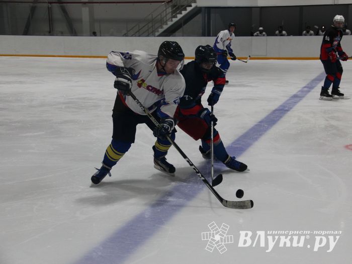 В Великих Луках сторатовал Открытый Чемпионат города по хоккею (ФОТО)