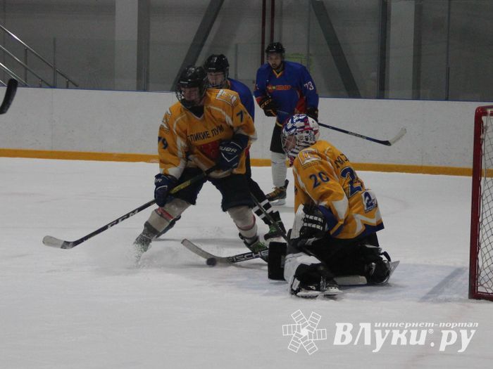 Великолукские хоккейные клубы провели матч в рамках чемпионата города (ФОТО)