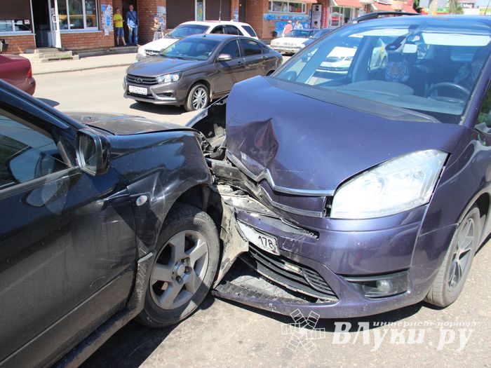 ДТП возле Смоленского рынка (ФОТО)