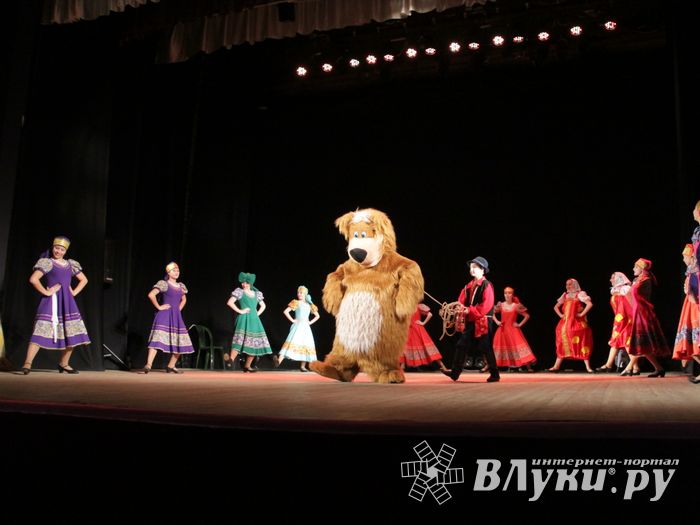 В Великих Луках играла гармонь (фото)