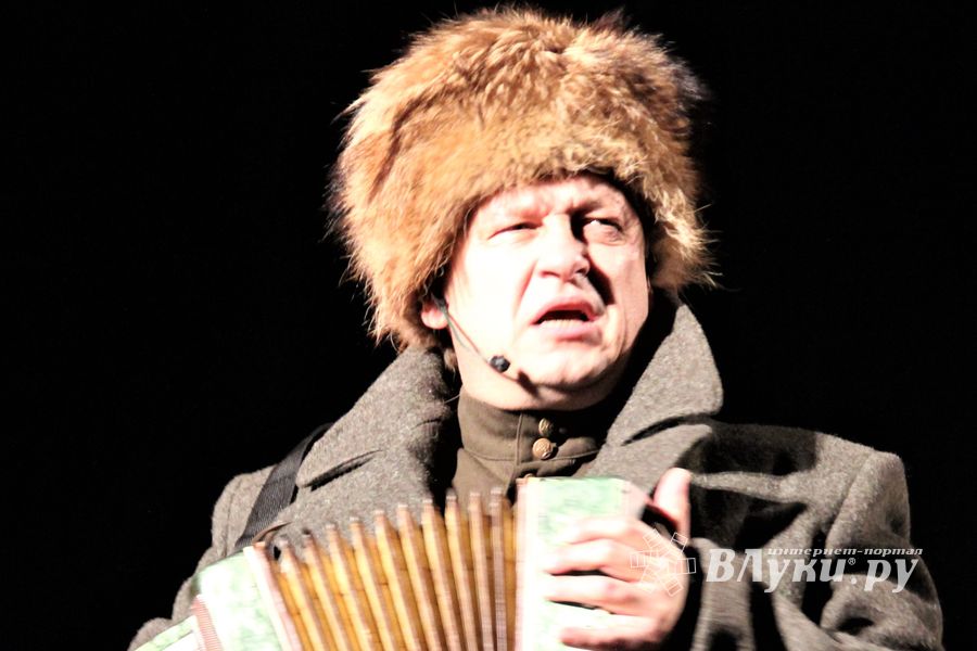 Кони стоят пьяные, хлопцы запряженные — в ГДК Ленина сыграли «Свадьбу в Малиновке» (ФОТО)