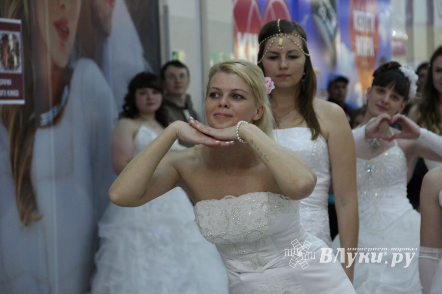 В Великих Луках бегали невесты (ФОТО)