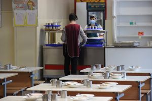 В школах Великих Лук проводят анкетирование по питанию младшеклассников (ФОТО)