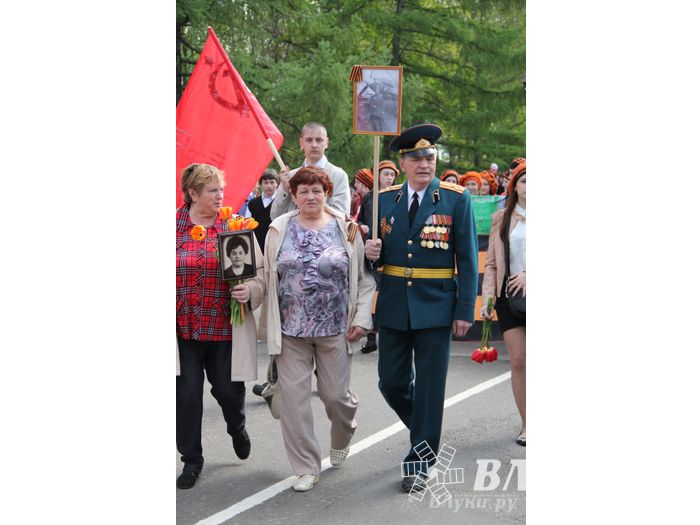 Парад Победы в Великих Луках (фото)