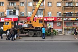 На Октябрьском проспекте в Великих Луках ведутся ремонтные работы (ФОТО)