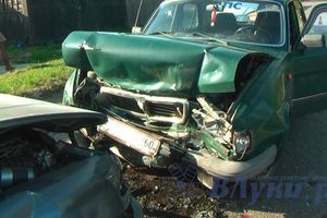 В Великих Луках столкнулись Ауди и ГАЗ