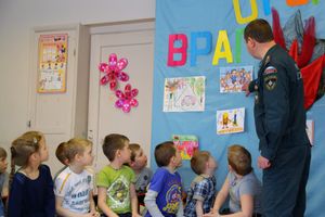 Воспитанники детского сада «Берёзка» встретились с сотрудником МЧС (ФОТО)
