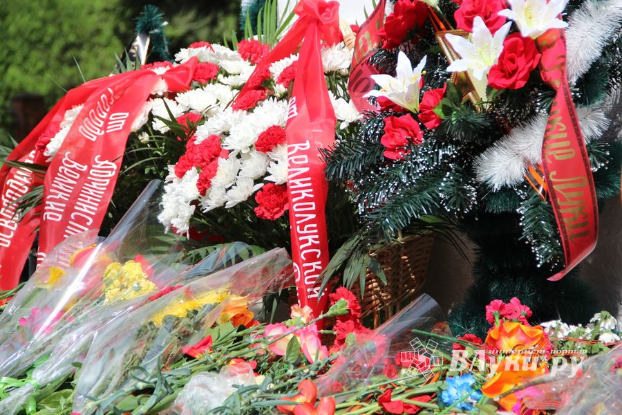 В Великих Луках прошел торжественный митинг в честь 9 мая (ФОТО)