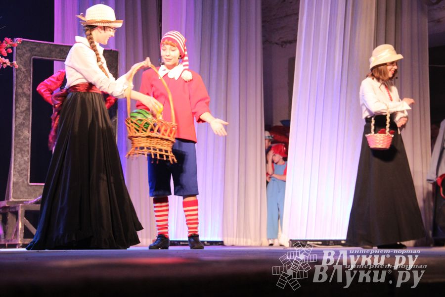 В городском ДК им. Ленина состоялась премьера музыкальной сказки «Буратино»