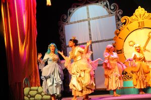 «Принцессу на горошине» и «Свинопаса» показал Великолукский драматический театр (фото)