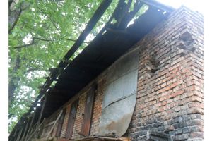 Великолучан пугают полуразрушенные здания в центре города (фото)