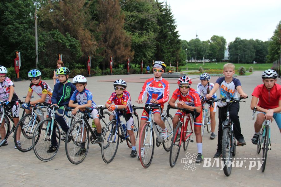 В Великих Луках состоялось награждение победителей Всероссийских соревнований по велоспорту