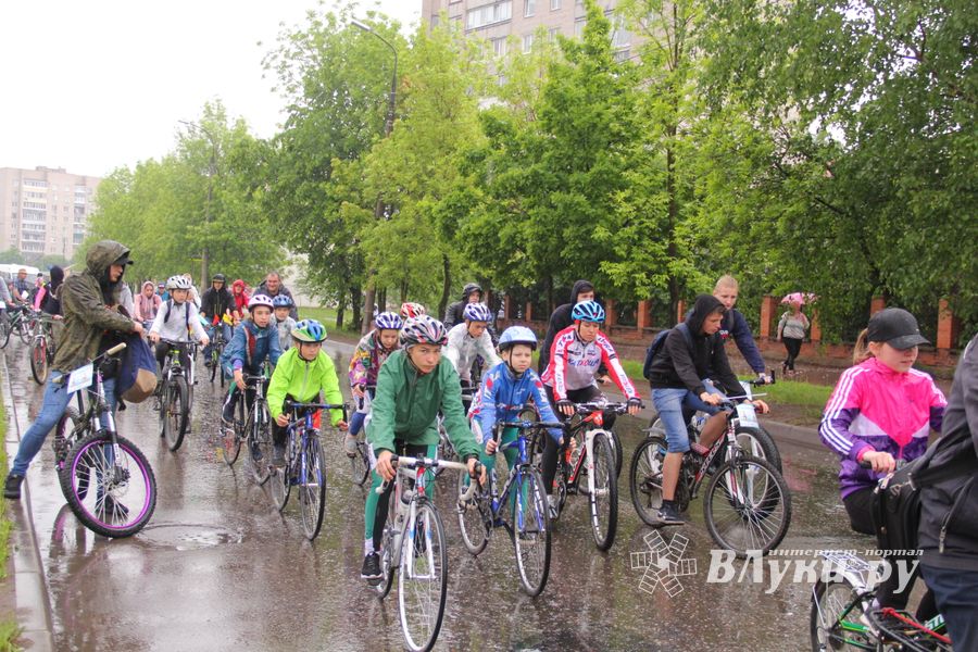 Зигзаг здоровья выполнили великолукские велосипедисты (ФОТО)