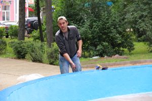 В Великих Луках сажают, стригут и красят (ФОТО)