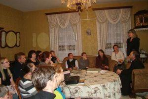 С бесценными реликвиями познакомились великолучане в «Ночь искусств» (фото)