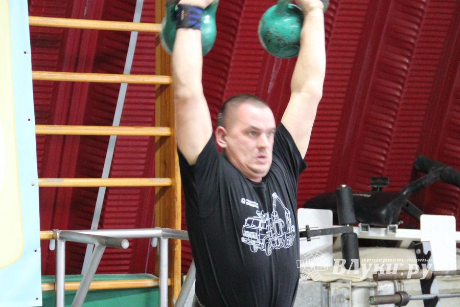 В Великих Луках прошла спартакиада по гиревому спорту среди предприятий и организаций города (фото)