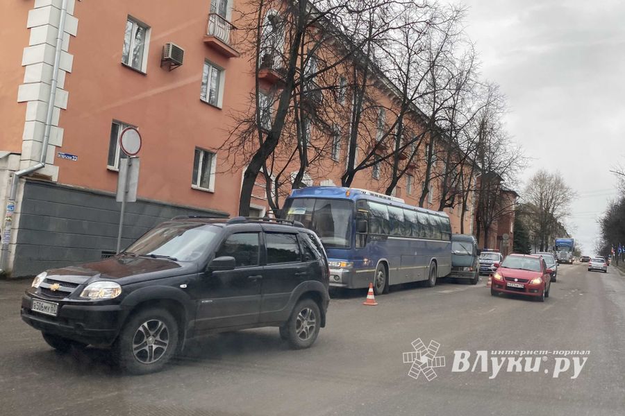 Ещё одно ДТП с «ГАЗелью» произошло в Великих Луках (ФОТО)