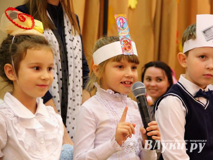 Зачем самых младших учеников 13-й школы испачкали мелом (ФОТО)