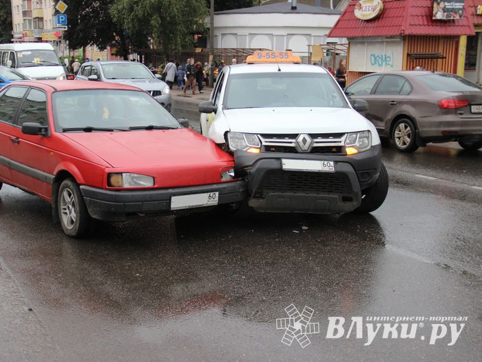Подробности ДТП возле Смоленского рынка (ФОТО)