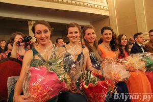 Вручение медалей выпускникам