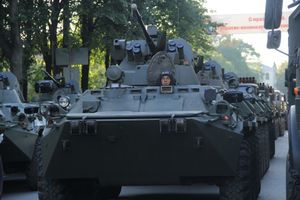 Военный парад в Великих Луках (ФОТО)