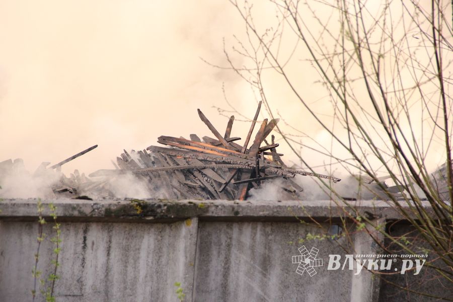 Подробности пожара на мебельном (ФОТО)