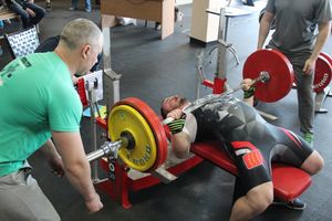 В Великих Луках состоялись Чемпионат и Первенство Псковской области по жиму штанги лежа (ФОТО)