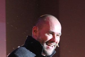 Максим Аверин выступил в Великих Луках с моноспектаклем (фото)