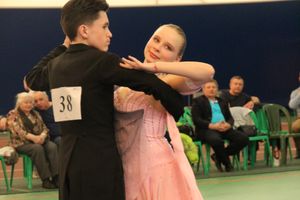 В Великих Луках прошел турнир по спортивным бальным танцам (ФОТО)