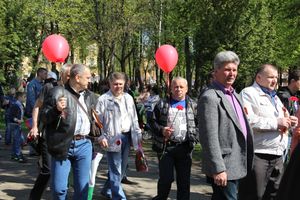 9 мая в Великих Луках. Шествие и салют