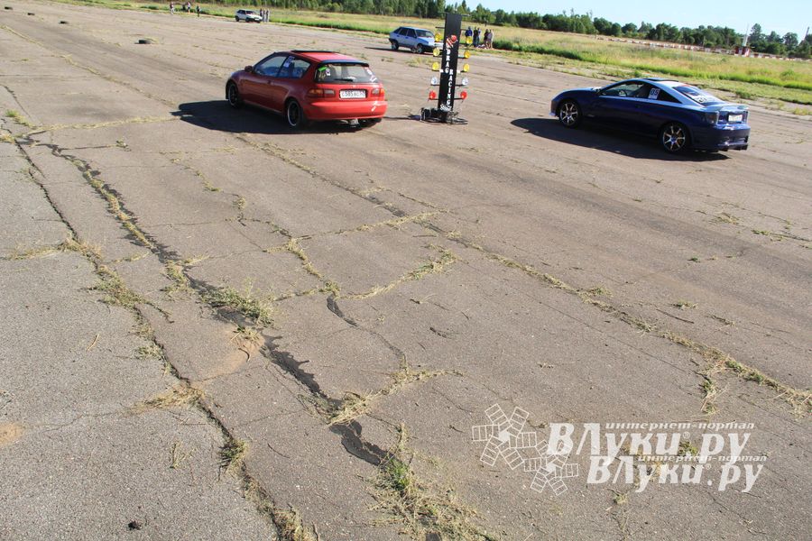 В Великих Луках прошел I этап Открытого чемпионата г. Великие Луки по Drag Racing (фото)
