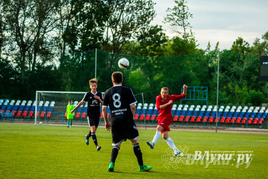 Матчи по футболу в рамках Первенства России проходят в Великих Луках (фото)