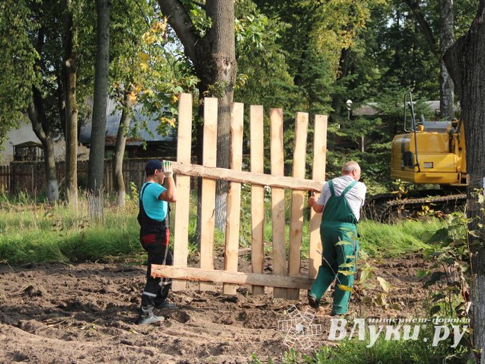 В великолукском парке приступили к планировке территории (ФОТО)