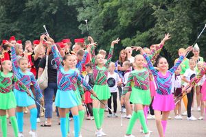 В Великих Луках проходит ​Международный фестиваль-конкурс среди мажореток и барабанщиц (ФОТО)