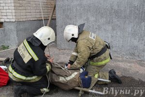 В Великих Луках прошли областные соревнования среди пожарных по спасению пострадавших