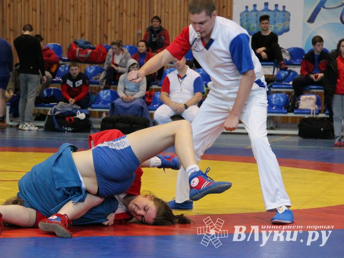 Всероссийские соревнования по самбо проходят в Великих Луках (ФОТО, 0+)