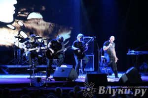 В Великих Луках состоялся концерт Дениса Майданова