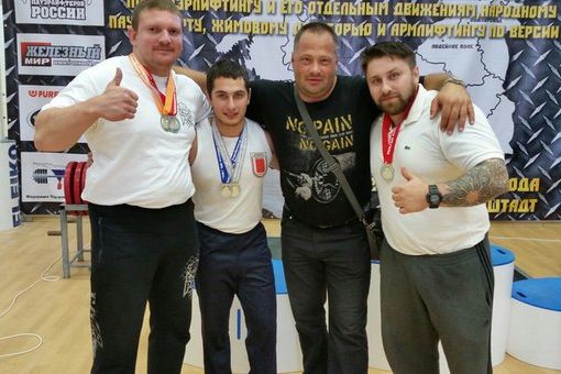 Великолучанин стал серебряным призером чемпионата Ленинградской области по пауэрлифтингу (фото)