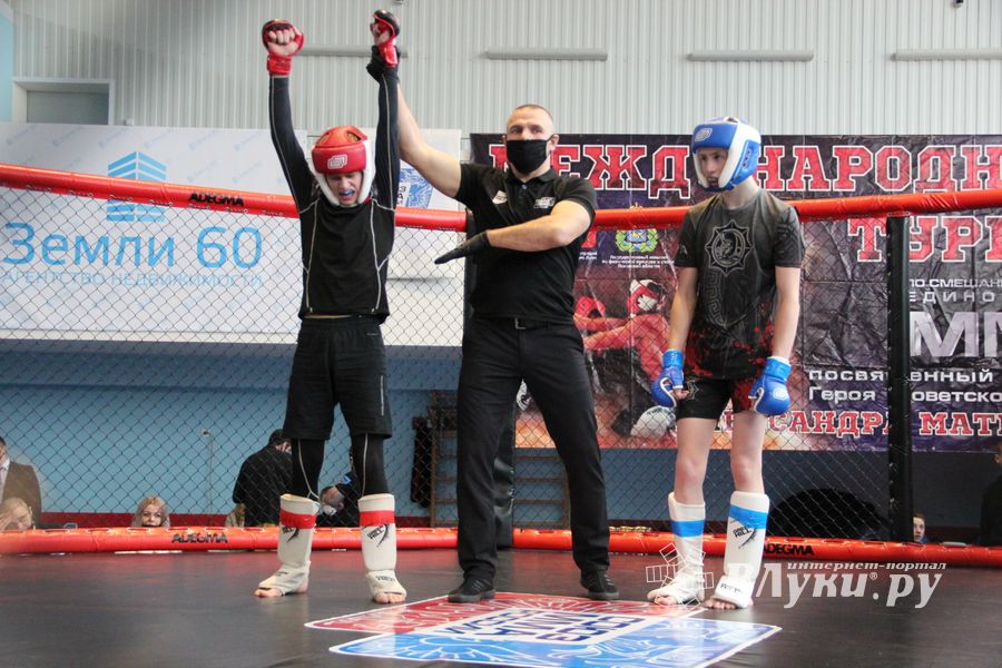 В Великих Луках прошел кубок по смешанному боевому единоборству (ФОТО)