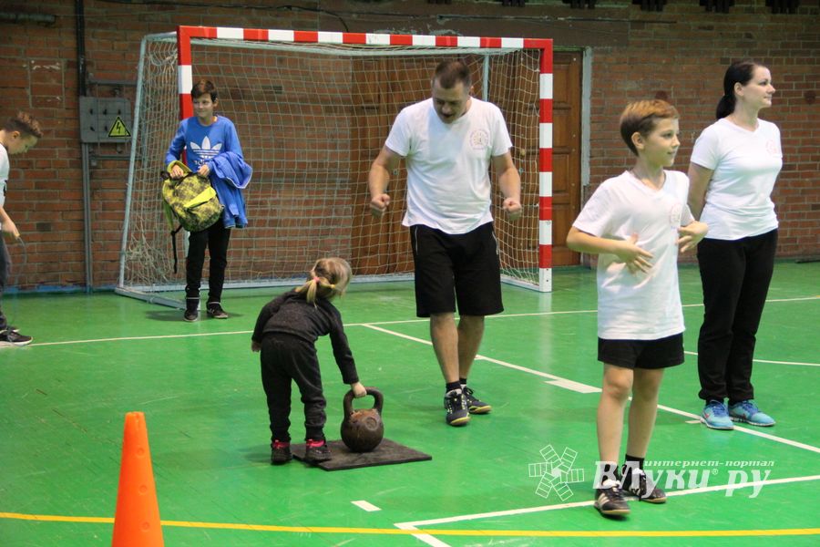 В Великих Луках прошло Первенство города среди спортивных семей (ФОТО)