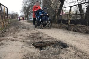 «Дырявый» мост на Винатовского-Тимирязева — ремонта ждать (ФОТО)