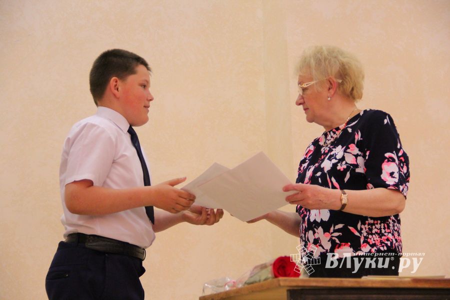 В школе №13 чествовали вчерашних учеников начальной школы (ФОТО)