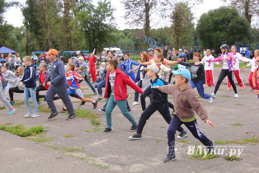 В Великих Луках прошёл Велопарад (ФОТО)