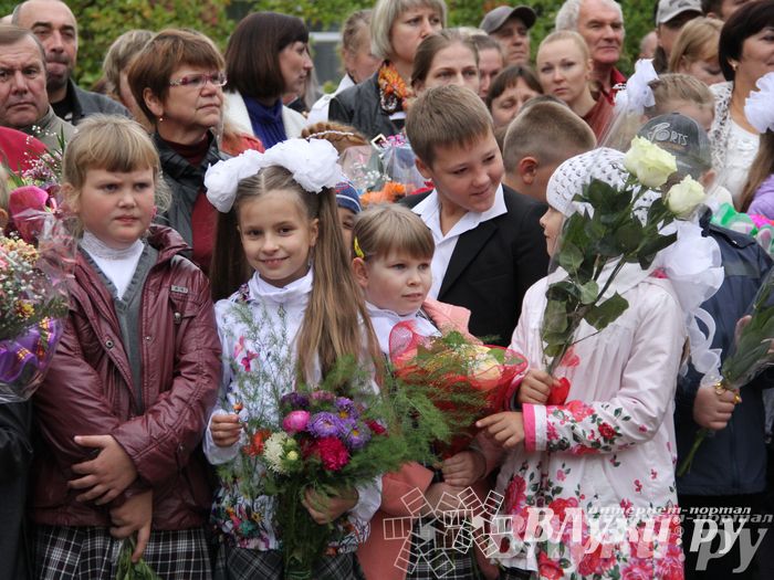 Школы города отметили 1 сентября (фото)