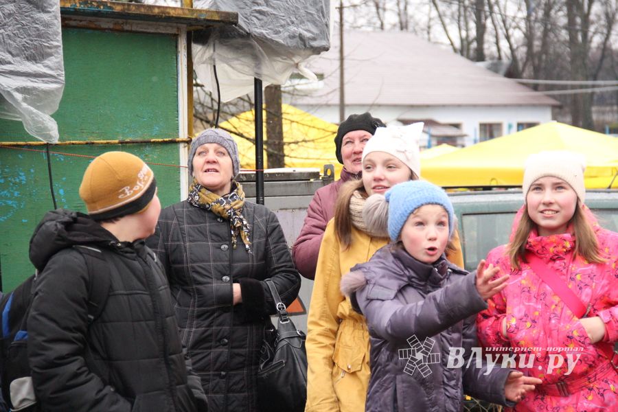В Великих Луках сожгли Масленицу (фото)