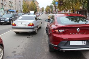 Из-за ДТП у Смоленского рынка затруднено движение (ФОТО)