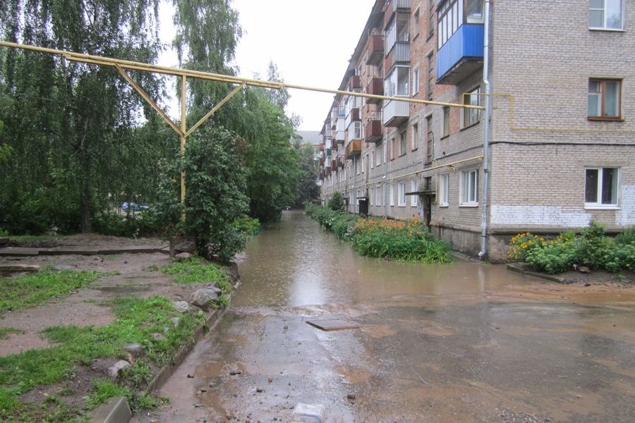 Выявлен самый затопленный двор в Великих Луках (ФОТО)